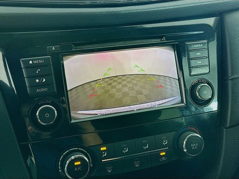 Used 2018 Nissan Rogue S AWD/4WD image 22