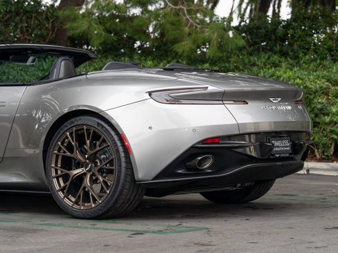 Used 2025 Aston Martin DB12 Convertible image 12