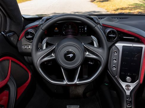 Used 2024 McLaren 750S Spider image 37