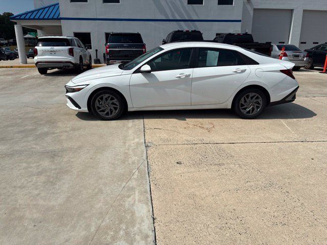 Used 2024 Hyundai Elantra SEL FWD image 15