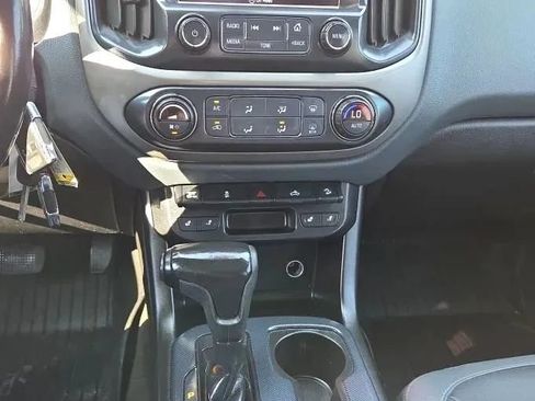 Used 2017 Chevrolet Colorado Z71 AWD/4WD image 14