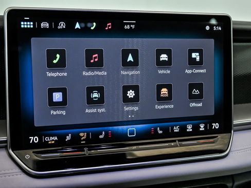 Used 2025 Volkswagen Tiguan SE AWD/4WD image 19