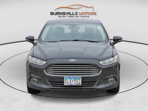 Used 2016 Ford Fusion SE w/ Equipment Group 202A image 2
