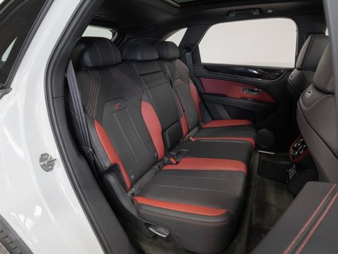 Used 2022 Bentley Bentayga AWD/4WD image 64