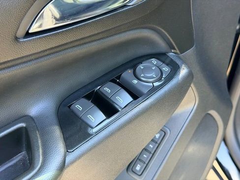 Used 2023 Chevrolet Equinox Premier AWD/4WD image 19