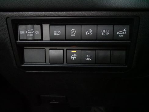Used 2023 Toyota Tundra Limited AWD/4WD image 28