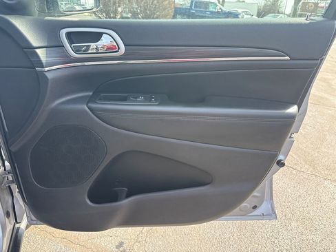 Used 2021 Jeep Grand Cherokee Limited image 39