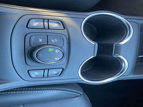 Used 2024 GMC Terrain SLT image 15