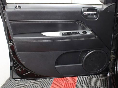 Used 2016 Jeep Compass Latitude image 13