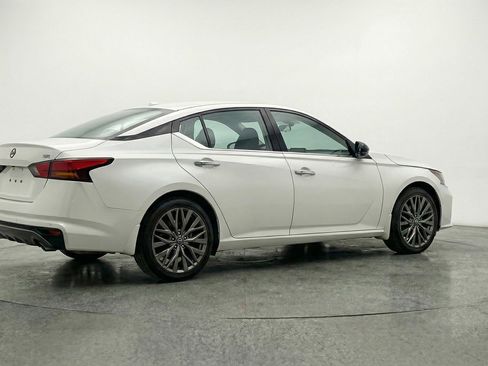 Used 2025 Nissan Altima 2.5 SV image 9