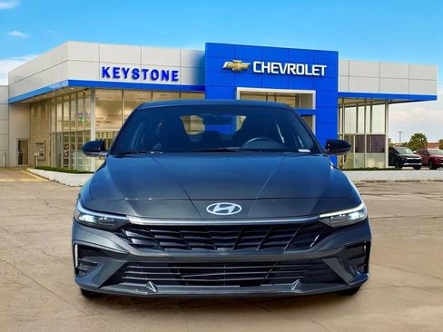 Used 2025 Hyundai Elantra Sport FWD image 2