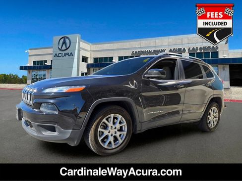Used 2017 Jeep Cherokee Latitude w/ Comfort/Convenience Group FWD image 2