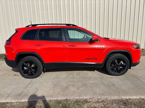 Used 2021 Jeep Cherokee Latitude Plus AWD/4WD image 5