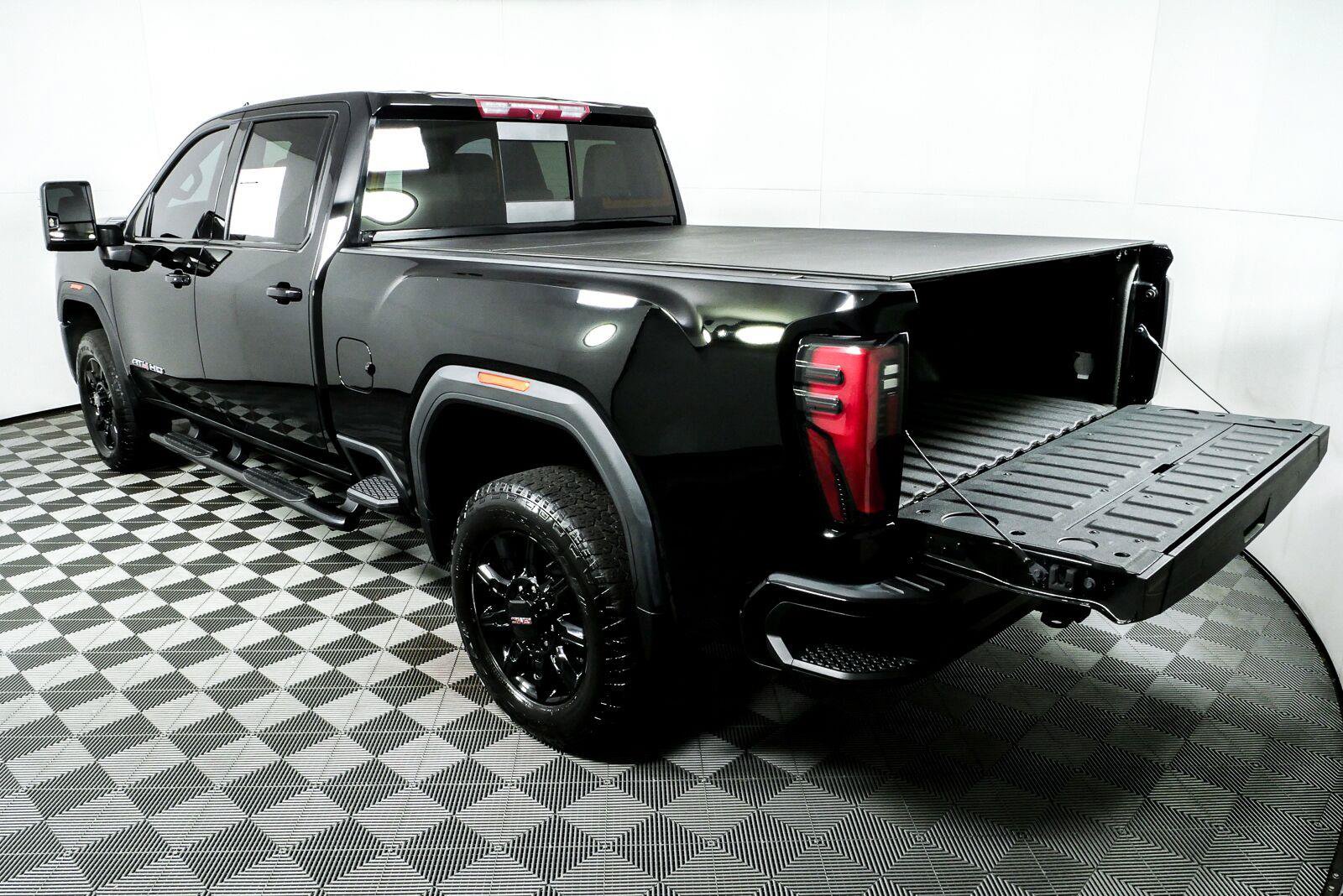 Used 2024 GMC Sierra 2500 AT4 w/ AT4 Preferred Package AWD/4WD image 28