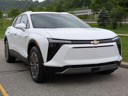 Used 2024 Chevrolet Blazer EV LT AWD/4WD image 2