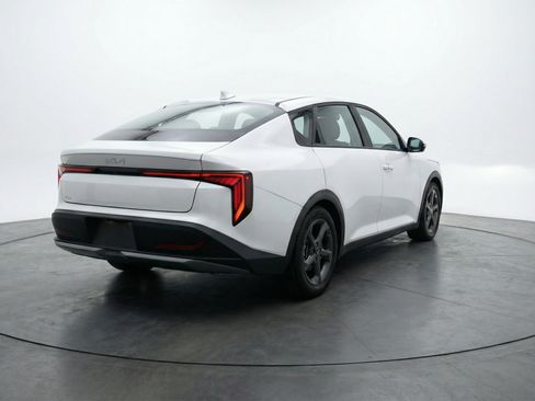 Used 2025 Kia K4 FWD image 9