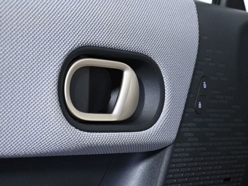 Certified 2025 MINI Cooper 2-Door Hardtop image 22