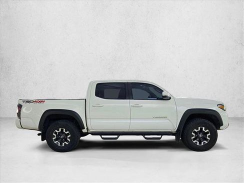 Used 2022 Toyota Tacoma TRD Off-Road w/ Technology Package AWD/4WD image 4