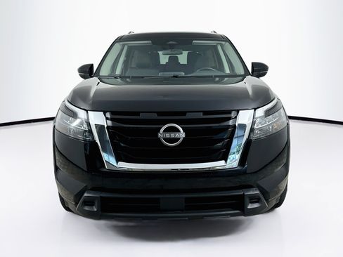 Used 2025 Nissan Pathfinder SV AWD/4WD image 2