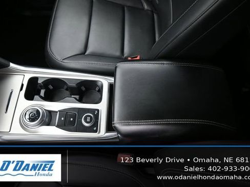 Used 2022 Ford Explorer XLT w/ Equipment Group 202A AWD/4WD image 33