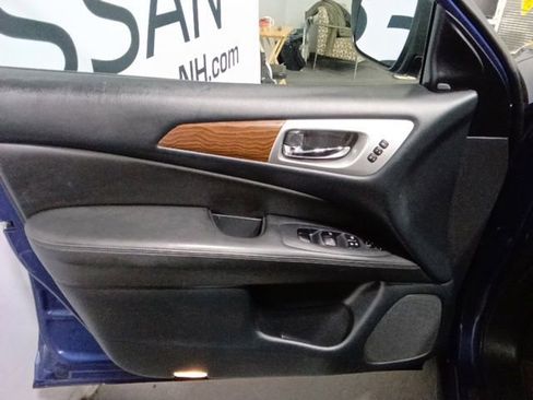 Used 2018 Nissan Pathfinder Platinum AWD/4WD image 8