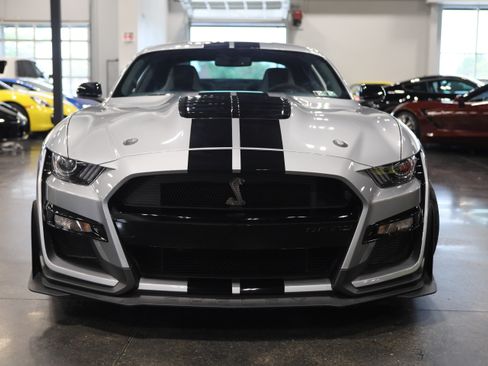 Used 2022 Ford Mustang Shelby GT500 w/ Technology Package RWD image 2