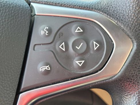 Used 2023 Chevrolet Traverse LS FWD image 21