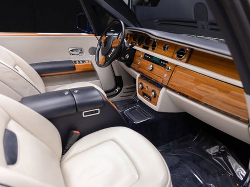 Used 2010 Rolls-Royce Phantom Drophead Coupe image 65