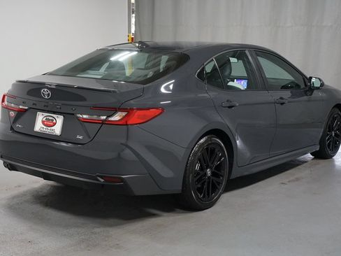 Used 2026 Toyota Camry SE FWD image 8