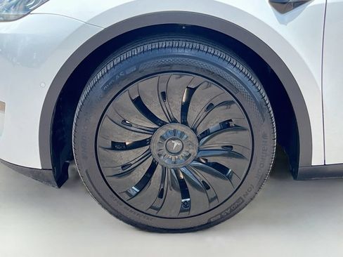Used 2020 Tesla Model Y Long Range AWD/4WD image 31
