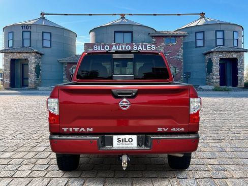 Used 2018 Nissan Titan SV w/ SV Convenience Package AWD/4WD image 4