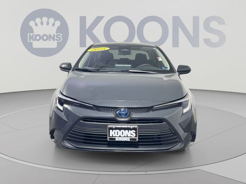 Used 2025 Toyota Corolla LE w/ LE Premium Package FWD image 10