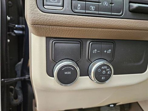 Used 2023 GMC Yukon XL Denali RWD image 26