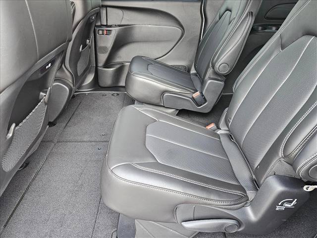 New 2027 Chrysler Pacifica Select FWD image 15