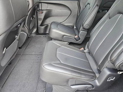 New 2027 Chrysler Pacifica Select FWD image 15