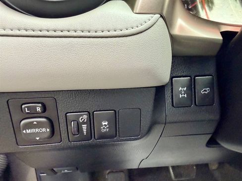 Used 2015 Toyota RAV4 XLE AWD/4WD image 36