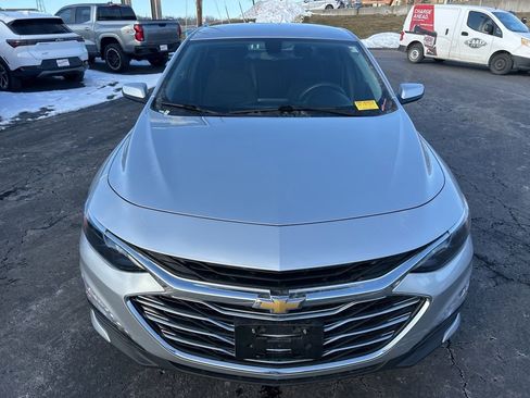 Used 2022 Chevrolet Malibu LT image 2