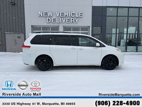 Used 2012 Toyota Sienna Limited w/ Premium Pkg image 10