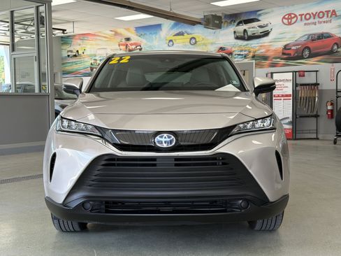 Used 2022 Toyota Venza LE AWD/4WD image 7