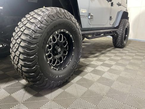 Used 2015 Jeep Wrangler Unlimited Sahara w/ Connectivity Group AWD/4WD image 26