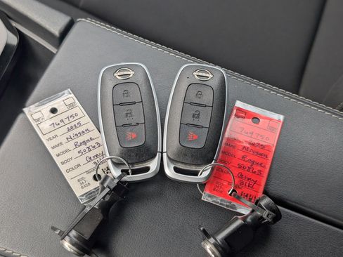 Used 2025 Nissan Rogue S AWD/4WD image 34
