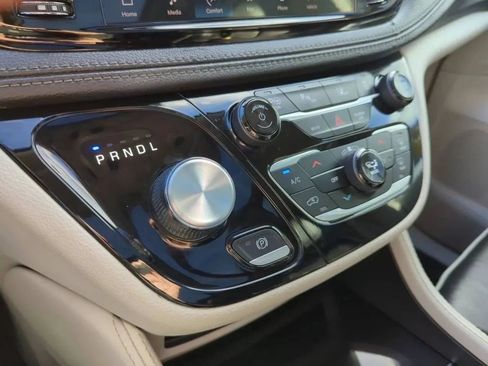 Used 2023 Chrysler Pacifica Limited FWD image 20