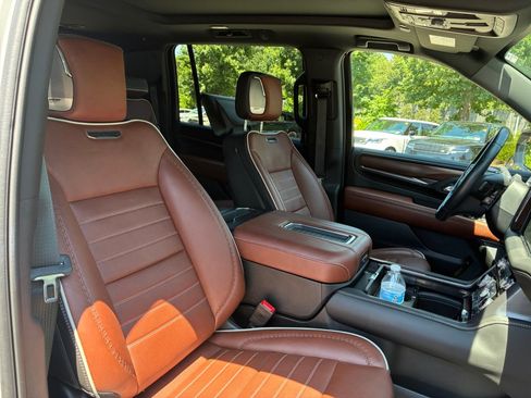 Used 2024 GMC Yukon XL Denali Ultimate AWD/4WD image 27