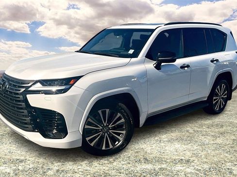 Used 2023 Lexus LX 600 4WD w/ Premium Package image 3