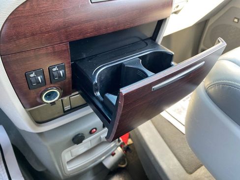 Used 2013 Toyota Sienna Limited w/ Premium Pkg FWD image 19