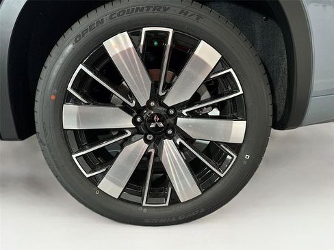 New 2026 Mitsubishi Outlander SEL FWD image 31