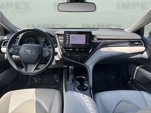 Used 2022 Toyota Camry SE FWD image 12