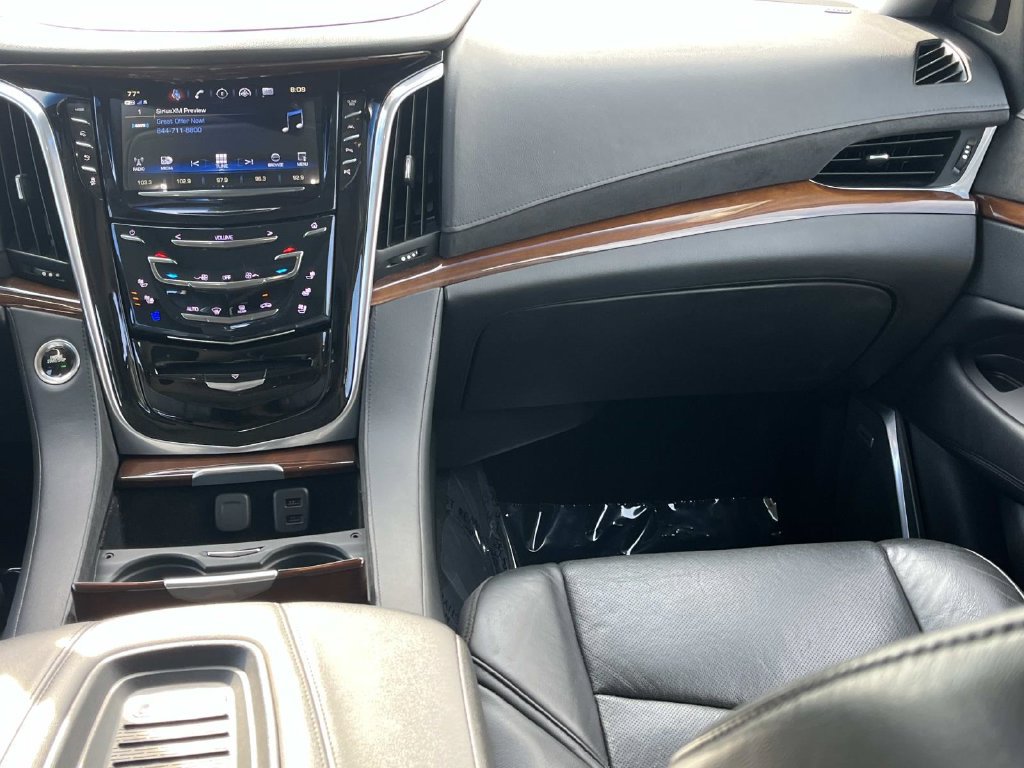 Used 2020 Cadillac Escalade Luxury AWD/4WD image 14