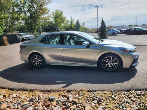 Used 2024 Toyota Camry SE image 6