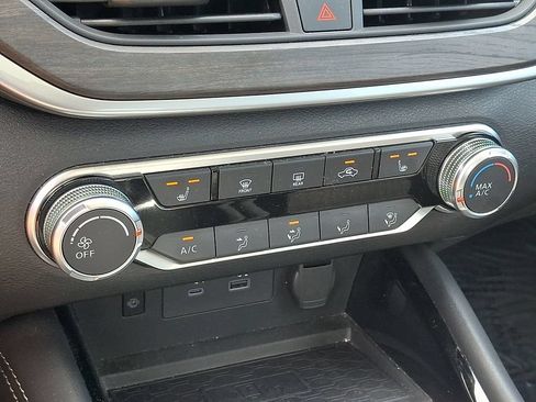 Certified 2023 Nissan Altima 2.5 SV w/ SV Premium Package FWD image 18